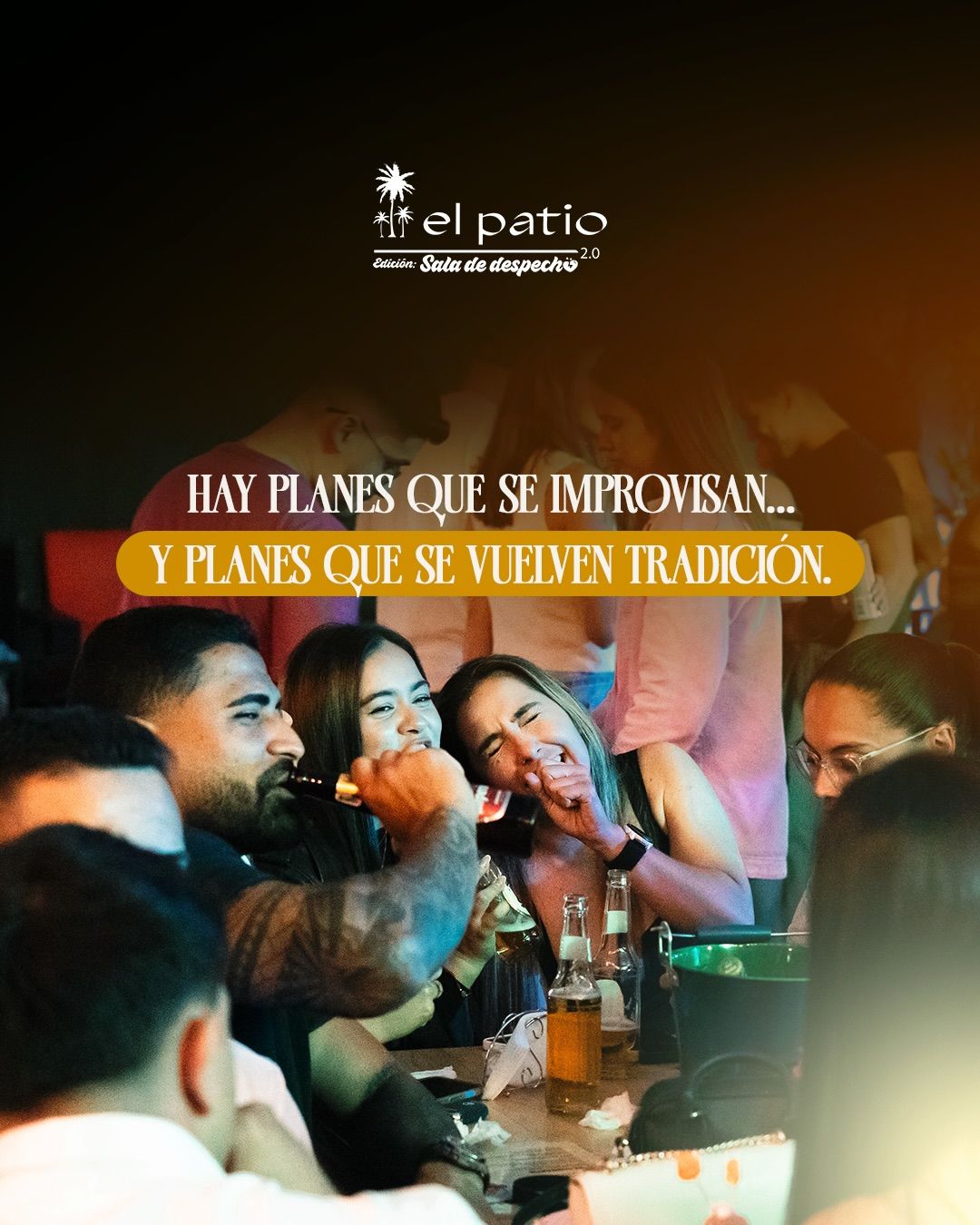 Amigos cantando en El Patio